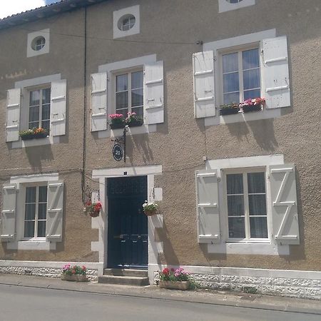 Vingt Grand Rue Bed & Breakfast Champagne-Mouton Dış mekan fotoğraf